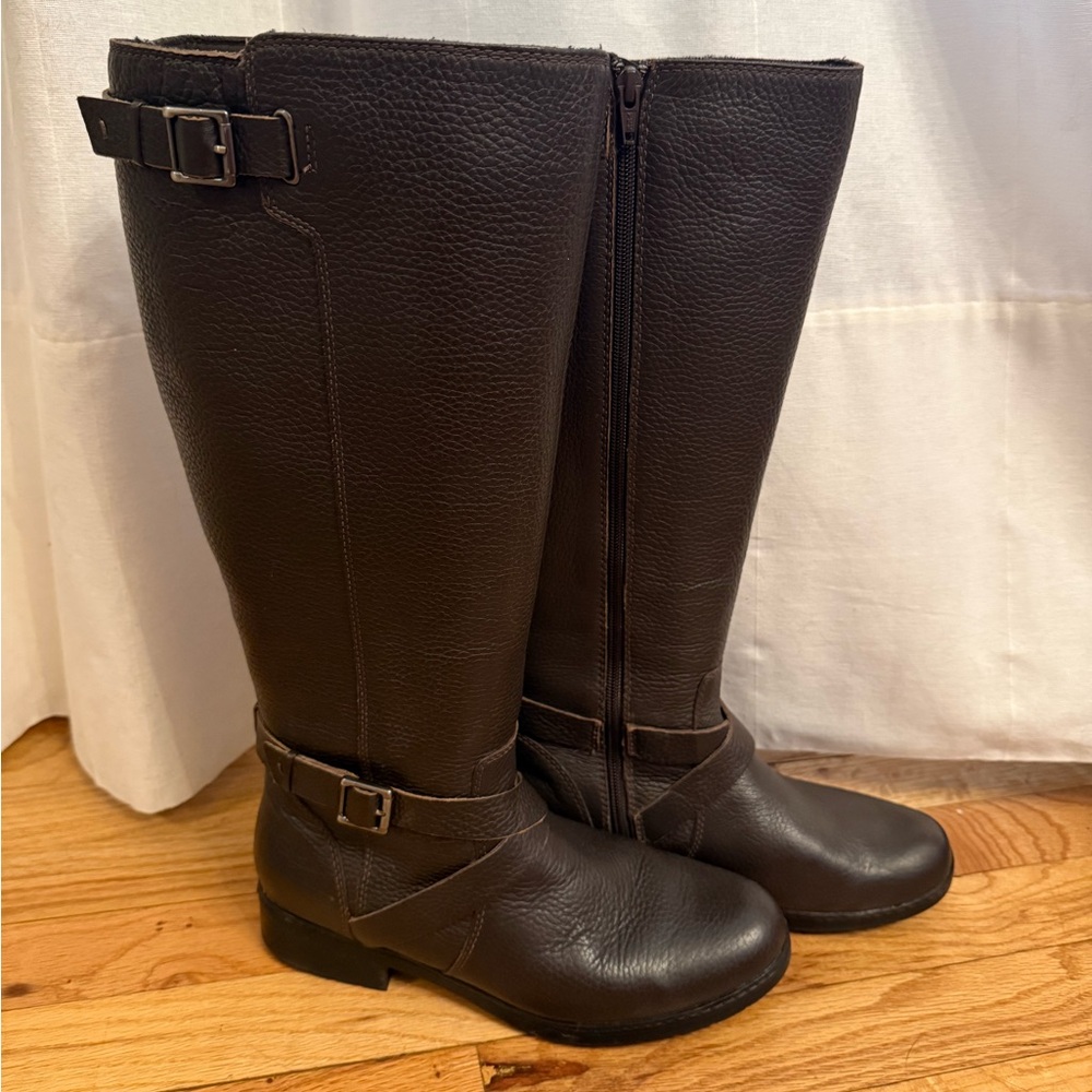 NWOT Born boots size 9